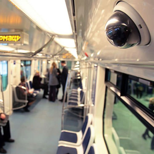 Камера видеонаблюдения в вагонах метро